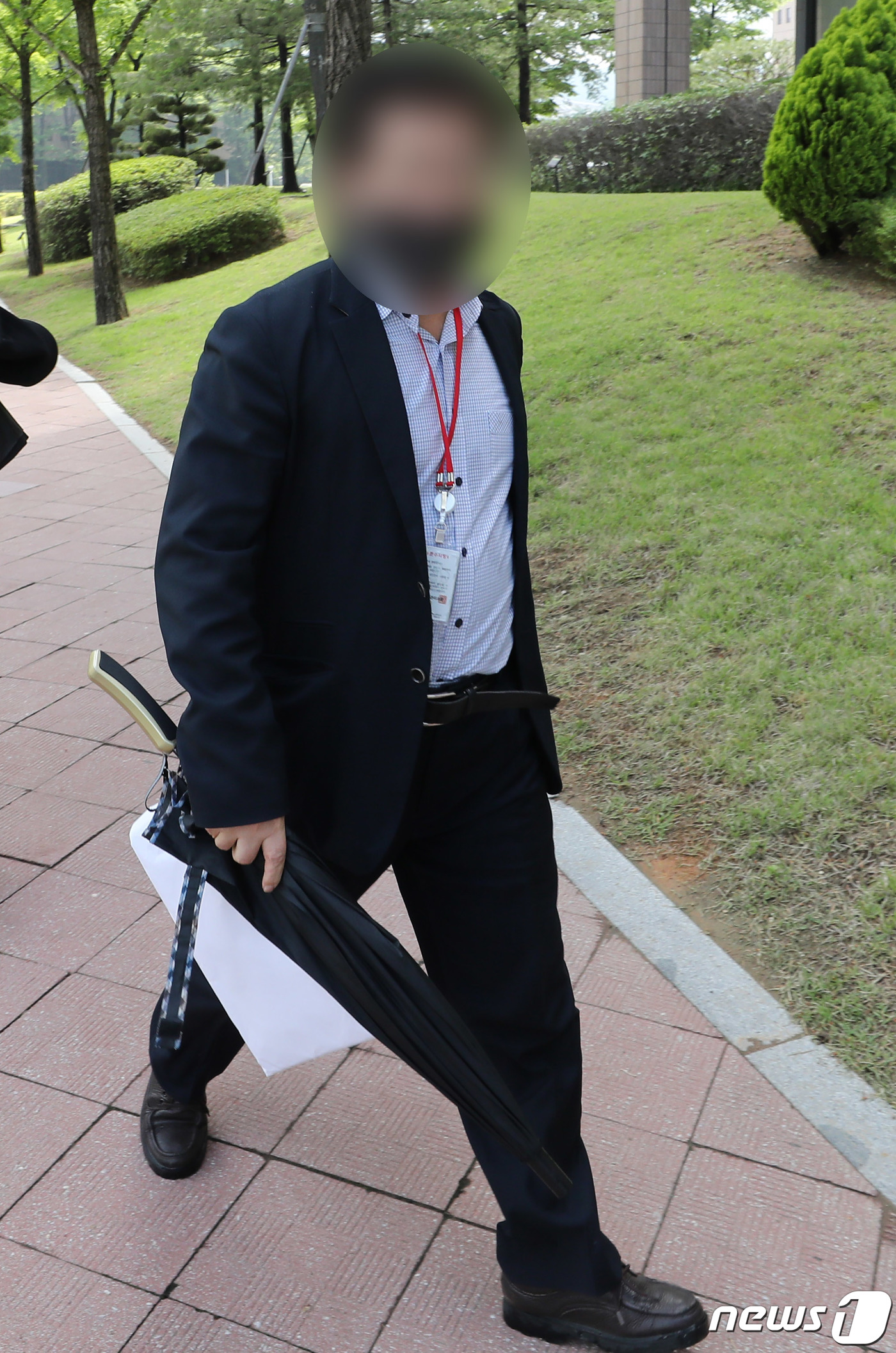 (과천=뉴스1) 박정호 기자 = 조희연 서울시교육감 전 비서실장(현 서울시교육청 정책안전기획관) 한모씨가 27일 오후 경기 과천 정부과천청사 내 고위공직자범죄수사처(공수처)에 출석 …