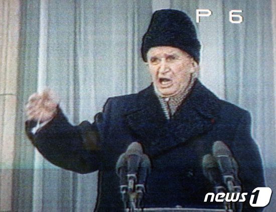 본문 이미지 - 루마니아의 공산주의 시절 독재자 니콜라에 차우셰스쿠. ⓒ AFP=뉴스1