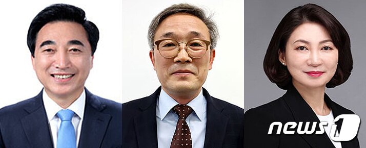 본문 이미지 - 문재인 대통령이 28일 대통령비서실 국민소통수석비서관에 박수현 전 청와대 대변인(왼쪽부터), 대통령비서실 시민사회수석비서관에 방정균 상지대 사회협력부총장, 대통령비서실 경제보좌관에 남영숙 주노르웨이대사관 특명전권대사를 내정했다. (청와대 제공) 2021.5.28/뉴스1