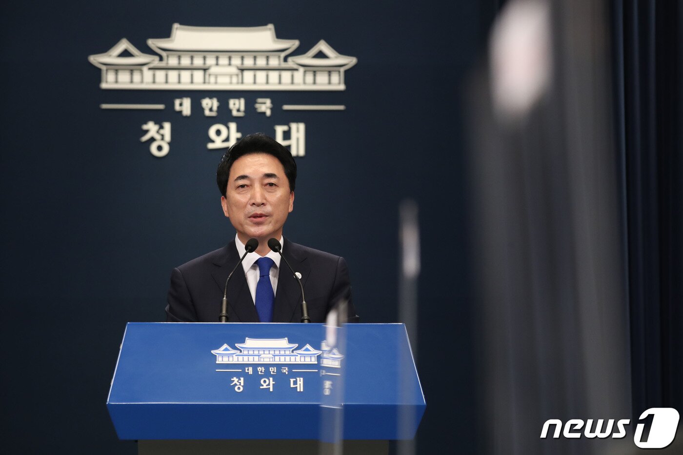 본문 이미지 - 문재인 대통령이 28일 청와대 국민소통수석비서관에 박수현 전 청와대 대변인을 내정하는 등 청와대 수석급 인사를 단행했다. 이날 춘추관 대브리핑룸에서 박수현 신임 국민소통수석이 소감을 밝히고 있다. 2021.5.28/뉴스1 ⓒ News1 이광호 기자
