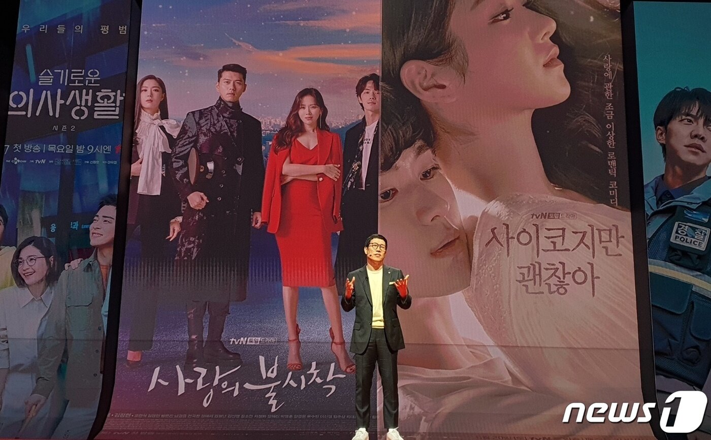 본문 이미지 - 강호성 CJ ENM 대표가 서울 마포구 CJ ENM 센터에서 열린 기자간담회에서 CJ ENM의 투자 전략을 발표하고있다. /뉴스1 2021.05.31. ⓒ News1 김정현 기자