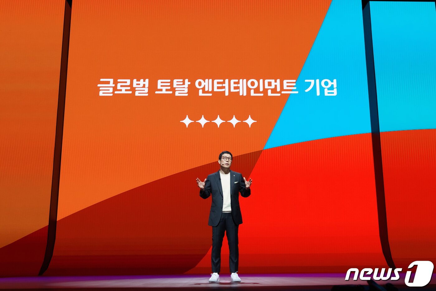 본문 이미지 - 강호성 CJ ENM 대표는 지난 31일 기자간담회에서 "콘텐츠 수준은 글로벌로 인정받고 있는데, 이를 유지해야 하는 산업, 유통, 시장구조는 국내 수준에 머무르고 있다"며 "(국내 유료방송시장의) 80%를 차지하는 IPTV는 인색하다"고 비판하기도 했다.(CJ ENM 제공) ⓒ 뉴스1