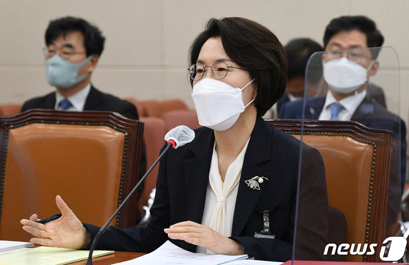 본문 이미지 - 임혜숙 과학기술정보통신부 장관 후보자가 4일 서울 여의도 국회에서 열린 과학기술정보방송통신위원회 인사청문회에서 의원들의 질의에 답변하고 있다. 2021.5.4/뉴스1 ⓒ News1 구윤성 기자