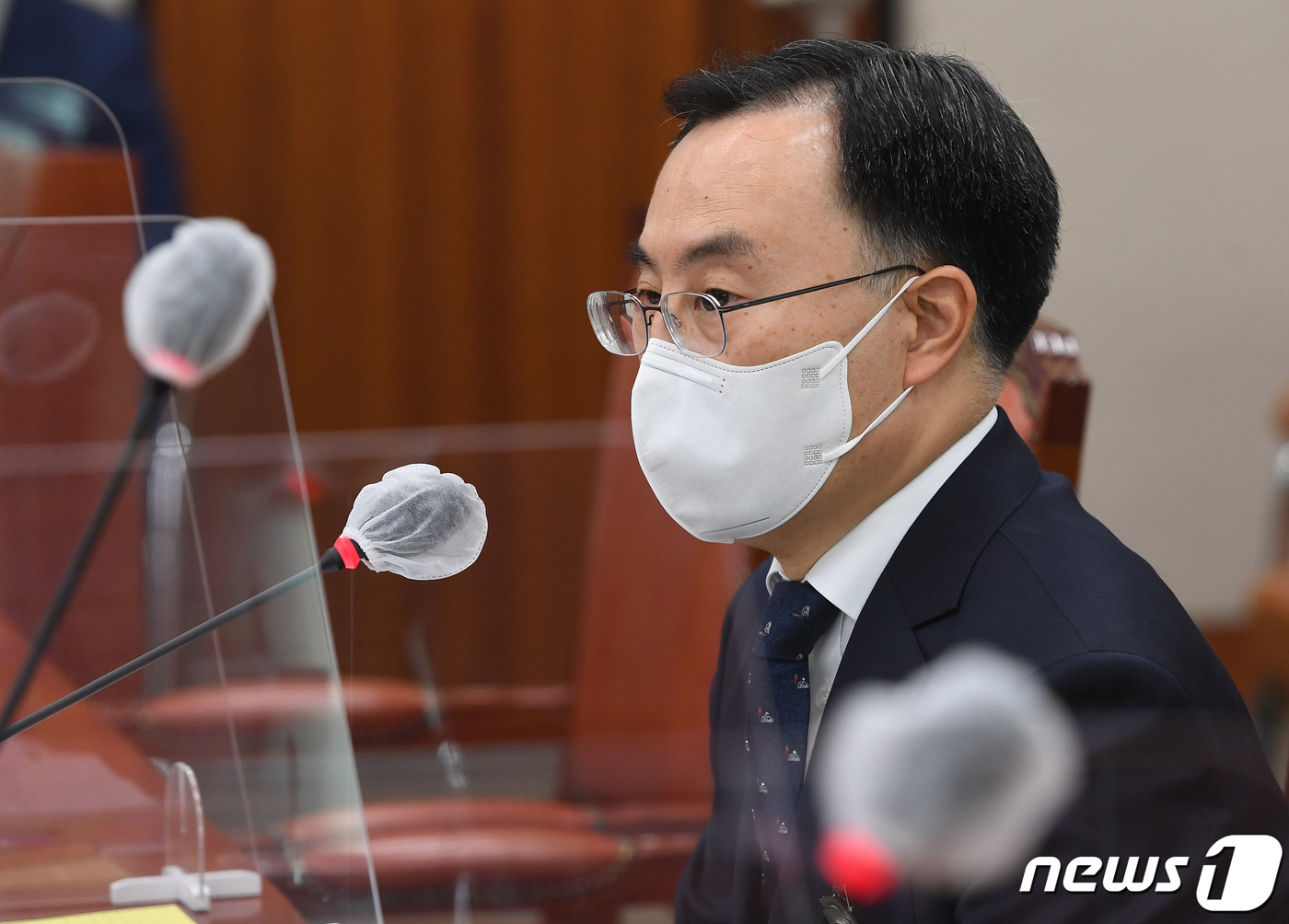 (서울=뉴스1) 이동해 기자 = 문승욱 산업통상자원부 장관 후보자가 4일 서울 여의도 국회 산업통상자원중소벤처기업위원회에서 열린 인사청문회에서 의원들의 질의에 답하고 있다. 202 …