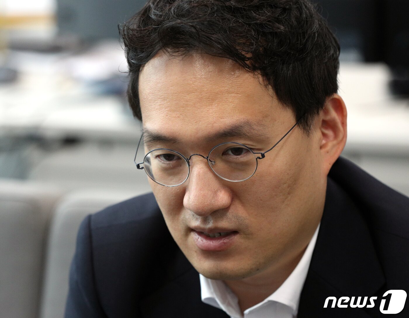 본문 이미지 - 김형식 크래프트 테크놀로지 대표가 4일 오후 서울 여의도 크래프트 테크놀로지에서 뉴스1과 인터뷰를 하고 있다. 2021.5.4/뉴스1 ⓒ News1 신웅수 기자