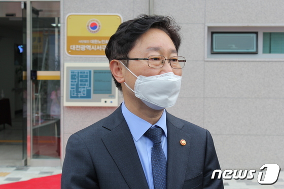 대전 온 박범계 장관 “대전교도소 이전, 장관 임기 내 추진”