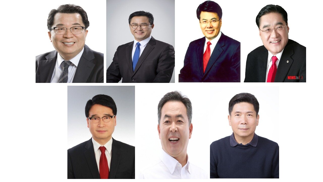 본문 이미지 - 왼쪽 위부터 시계방향 이상천시장, 이경용 전 청장, 이근규 전시장, 최명현 전 시장, 윤홍창 전 도의원, 이찬구 사무총장, 김창규 교수.ⓒ 뉴스1