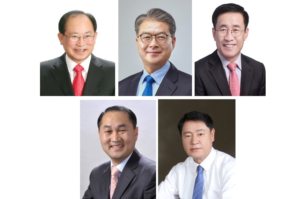 본문 이미지 - 왼쪽 위부터 시계방향 류한우 군수, 김광직 감사, 김문근 부군수, 오영탁 충북도의원, 장영갑 군의장.ⓒ 뉴스1
