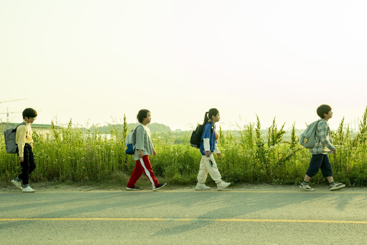 본문 이미지 - '아이들은 즐겁다' 스틸컷 ⓒ 뉴스1