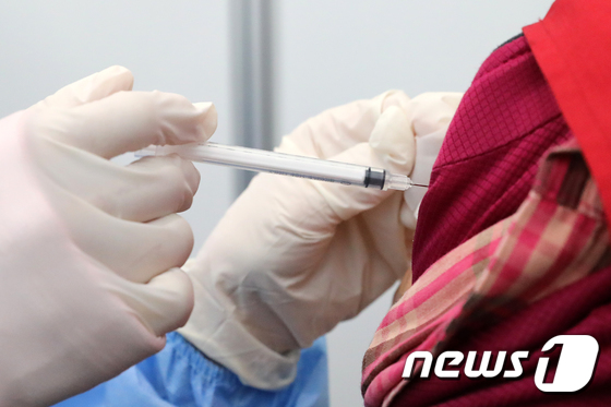 신종 코로나바이러스 감염증(코로나19) 백신접종./뉴스1 © News1 이승배 기자