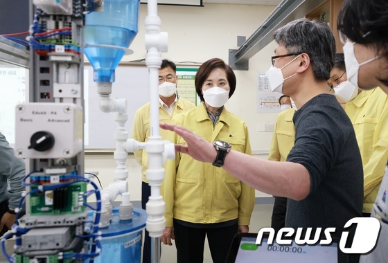 대학생 현장실습 '열정페이' 없앤다…최저임금 75% 실습비 지원 - Vimarsana News