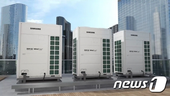 (서울=뉴스1) = 삼성전자가 인공지능(AI) 기술을 더해 냉난방 성능과 에너지 효율을 대폭 강화한 대형 시스템에어컨 실외기 신제품 ‘DVM S2(Digital Variable M …