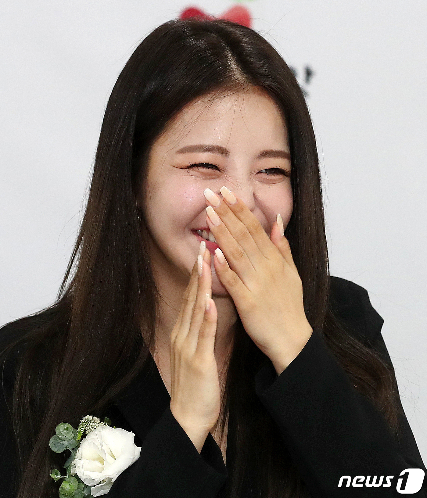 (서울=뉴스1) 김진환 기자 = 브레이브걸스 유정이 1일 오전 서울 중구 후암로 서울시티타워에서 진행된 '제6대 희망의씨앗 생명나눔 홍보대사 위촉식'에서 미소를 짓고 있다. 202 …