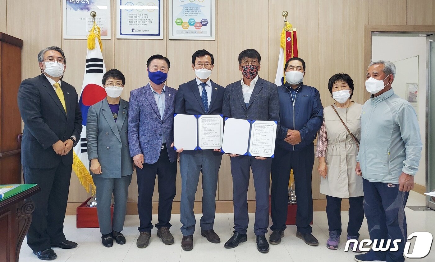 본문 이미지 - 진천교육지원청과 문백면 통산마을 자매결연.(진천교육지원청 제공)ⓒ 뉴스1