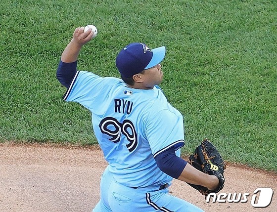 류현진은 11일(한국시간) 시카고 화이트삭스전에서 시즌 6번째 퀄리티스타트를 기록했다. © AFP=뉴스1