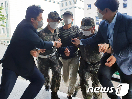 軍, 수시로 순찰했는데…노 상사 '의식불명' 때까지 왜 몰랐나 - Vimarsana News