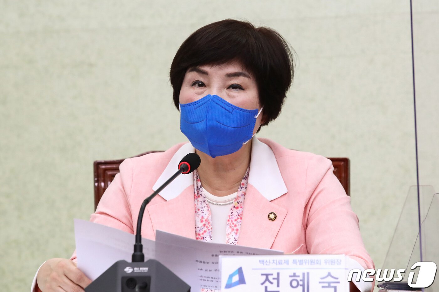 본문 이미지 - 14일 서울 여의도 국회에서 열린 더불어민주당 백신특위 3차 회의에서 전혜숙 위원장이 발언하고 있다. 2021.6.14/뉴스1 ⓒ News1 구윤성 기자