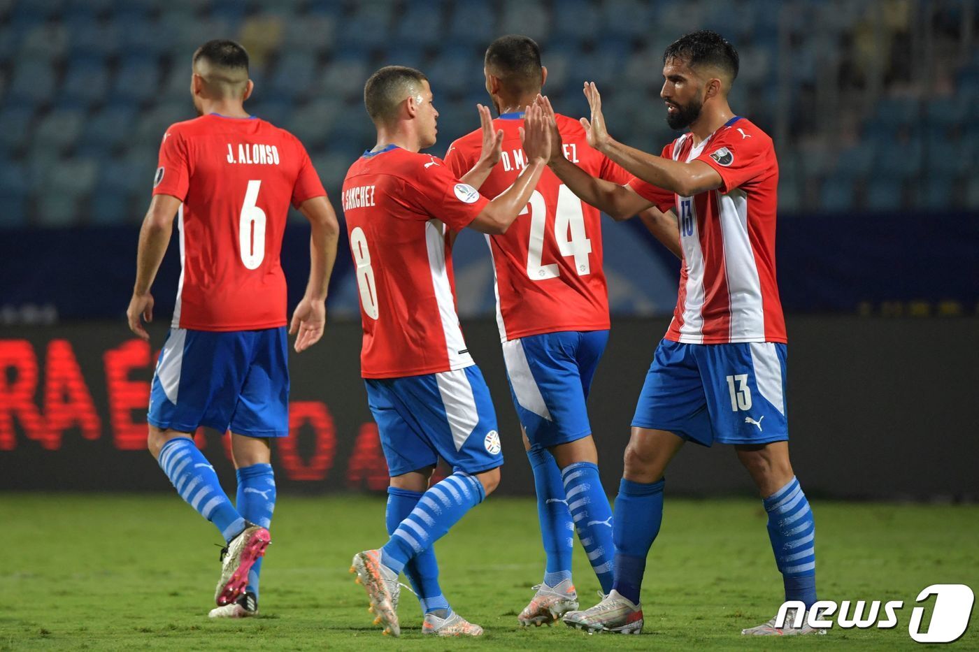 본문 이미지 - 볼리비아를 3-1로 누른 파라과이. ⓒ AFP=뉴스1
