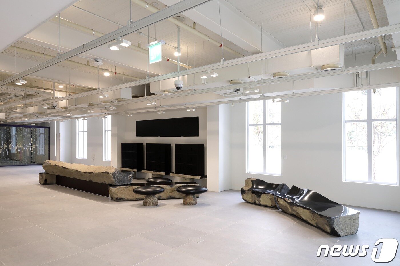 본문 이미지 - 최병훈 작가의 '태초의 잔상 2020'ⓒ 뉴스1