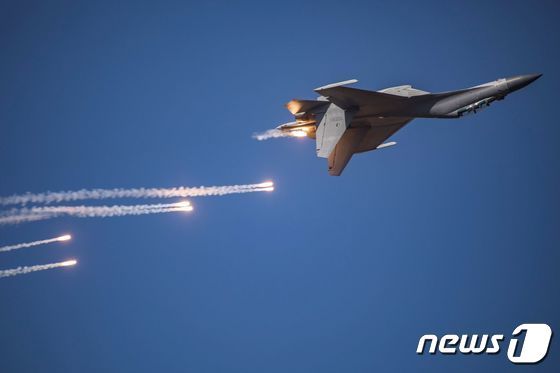 대만 방공식별구역(ADIZ)에 17일 진입한 중국 전투기 J-16. © AFP=뉴스1 © News1 원태성 기자