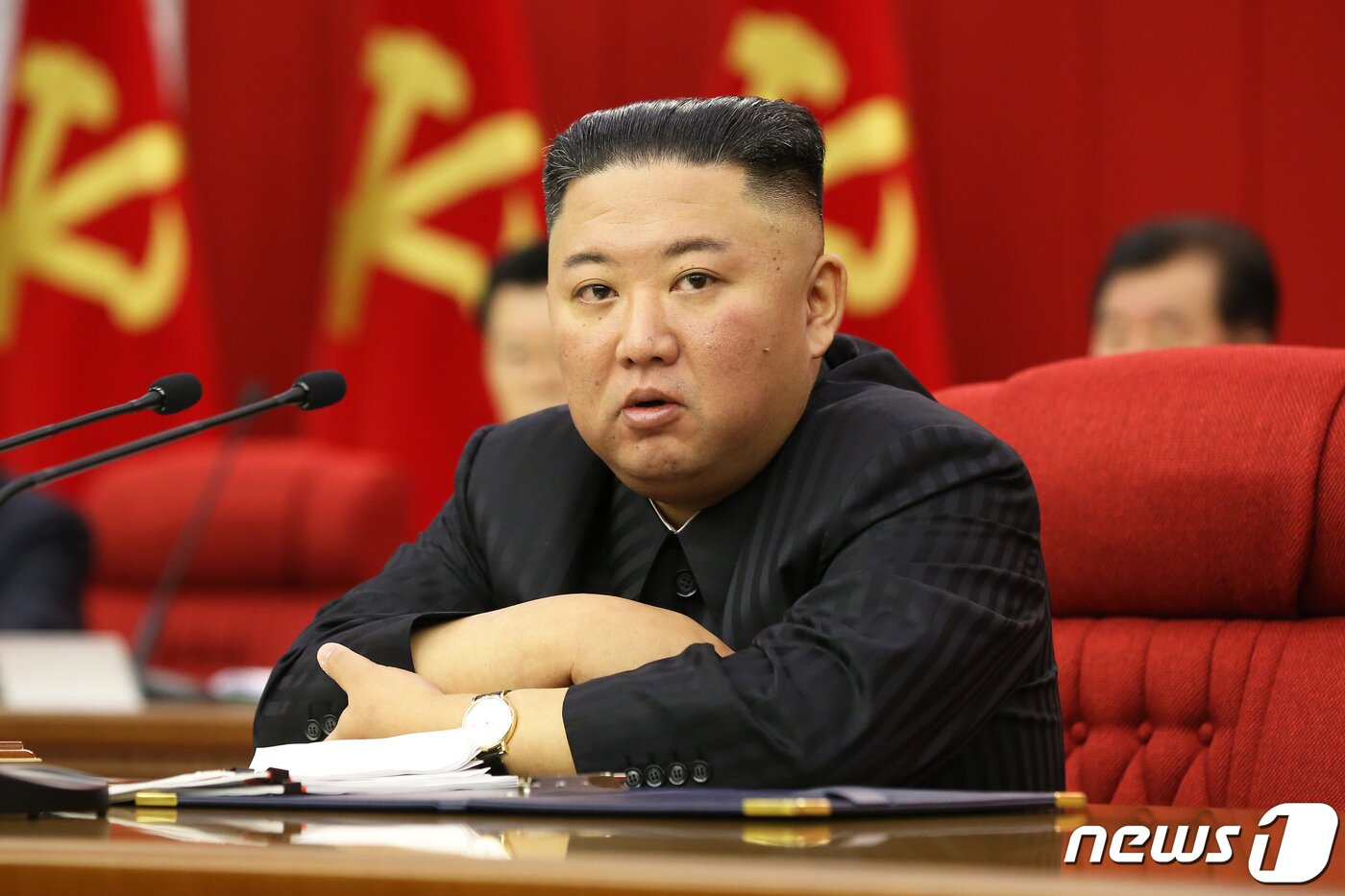 본문 이미지 - (평양 노동신문=뉴스1) = 북한 노동당 기관지 노동신문은 19일 전날 중앙위원회 8기 3차 전원회의가 폐회했다고 보도했다. 사진은 회의를 주재하는 김정은 당 총비서. [국내에서만 사용가능. 재배포 금지. DB 금지. For Use Only in the Republic of Korea. Redistribution Prohibited] rodongphoto@news1.kr