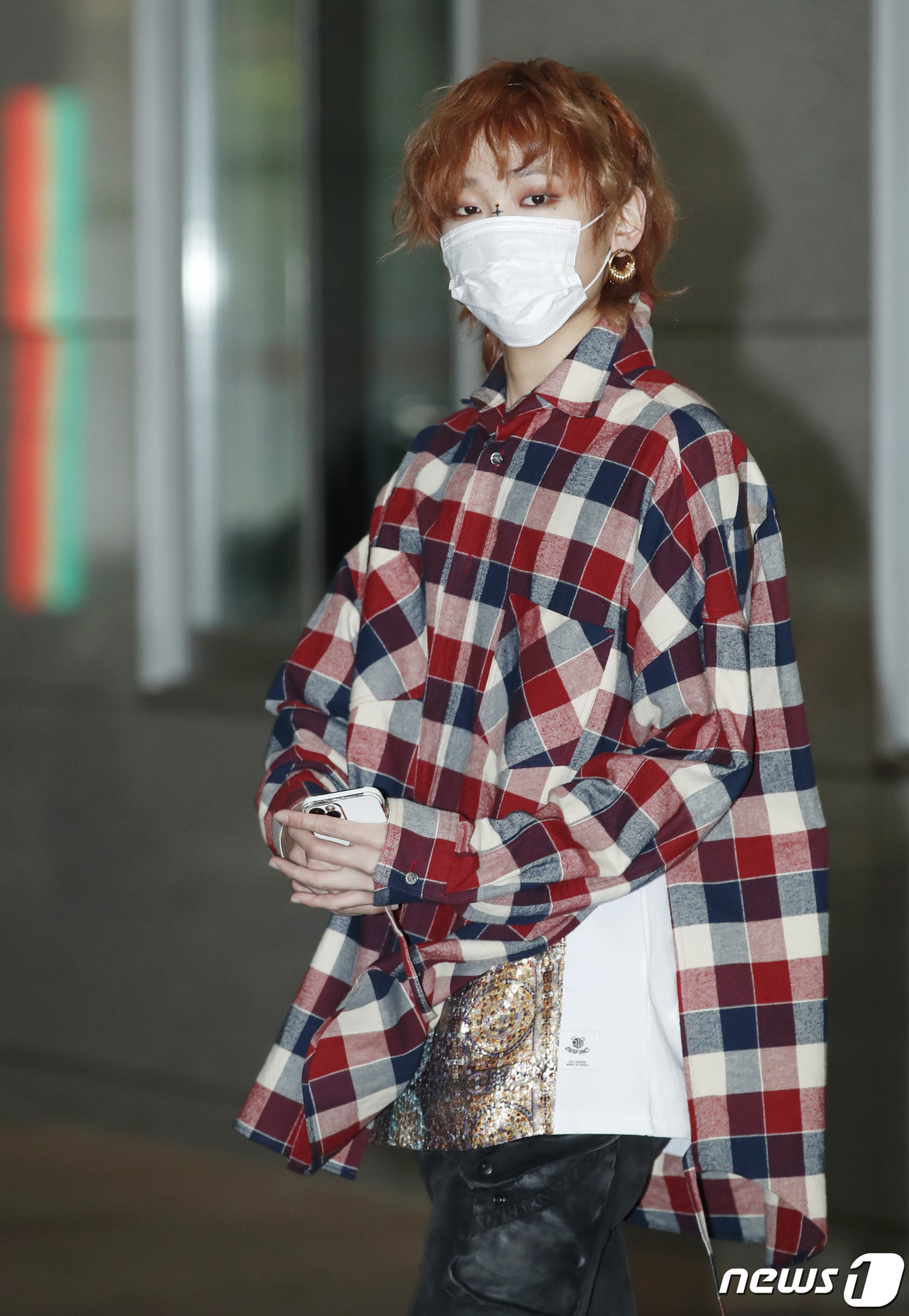 (고양=뉴스1) 권현진 기자 = '고등래퍼3' 준우승에 빛나는 가수 강민수가 2일 오후 경기도 고양시 일산 MBC드림센터에서 진행되는 `쇼!챔피언` 녹화를 위해 방송국으로 들어서고 …