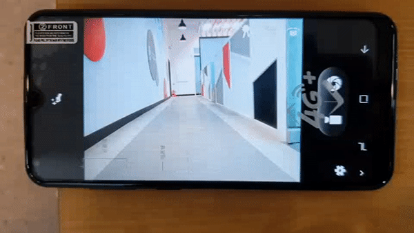 본문 이미지 - '스마트폰 디자인 캠코더'를 이용해 촬영을 하고 있는 모습. (유튜브 갈무리) ⓒ 뉴스1