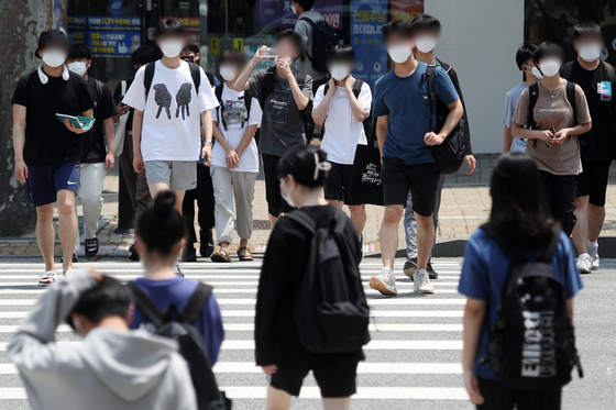'수능 관련 문항 부정거래 의혹' 일타강사 현우진·조정식 등 46명 재판행