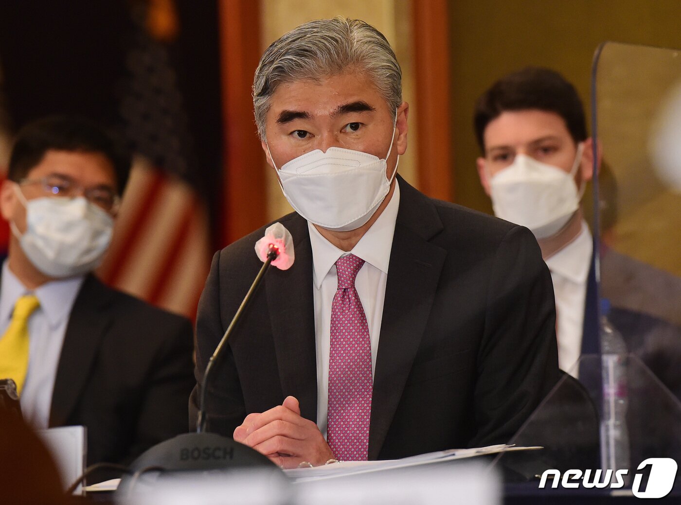 본문 이미지 - 성 김 미국 국무부 대북특별대표가 21일 서울 소공동 롯데호텔에서 열린 한미일 북핵수석대표 협의에서 모두발언을 하고 있다. 2021.6.21/뉴스1 ⓒ News1 사진공동취재단