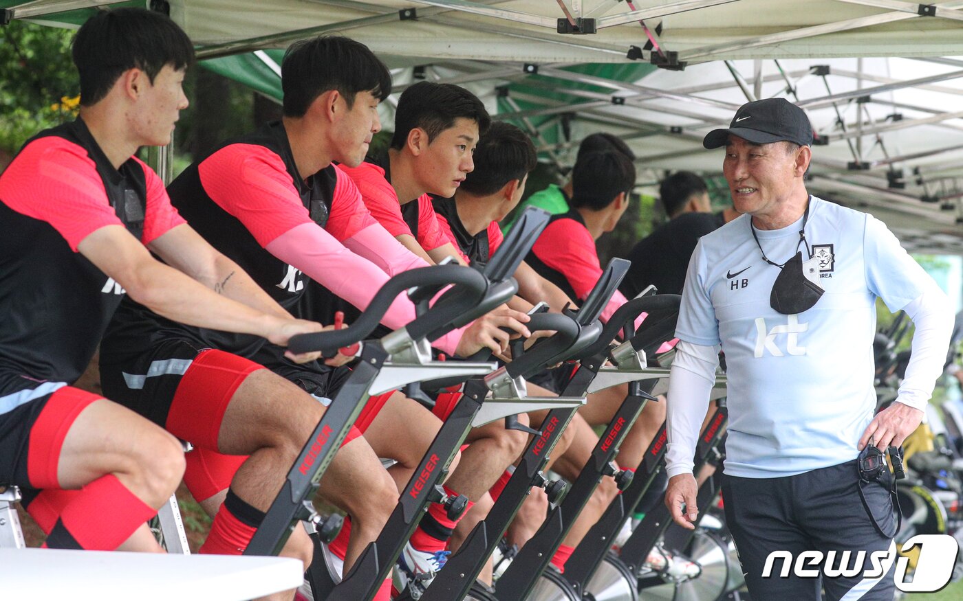 본문 이미지 - 도쿄 올림픽 당시 한국 U23 대표팀을 지도했던 김학범 감독  2021.6.22 ⓒ 뉴스1 성동훈 기자