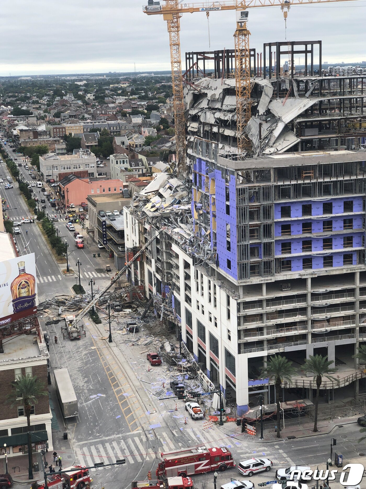 본문 이미지 - 2019년 10월 12일 미국 루이지애나주 뉴올리언스시에서 공사 중이던 하드락 호텔 일부가 무너져내렸다. ⓒ 로이터=뉴스1 ⓒ News1 정윤영 기자