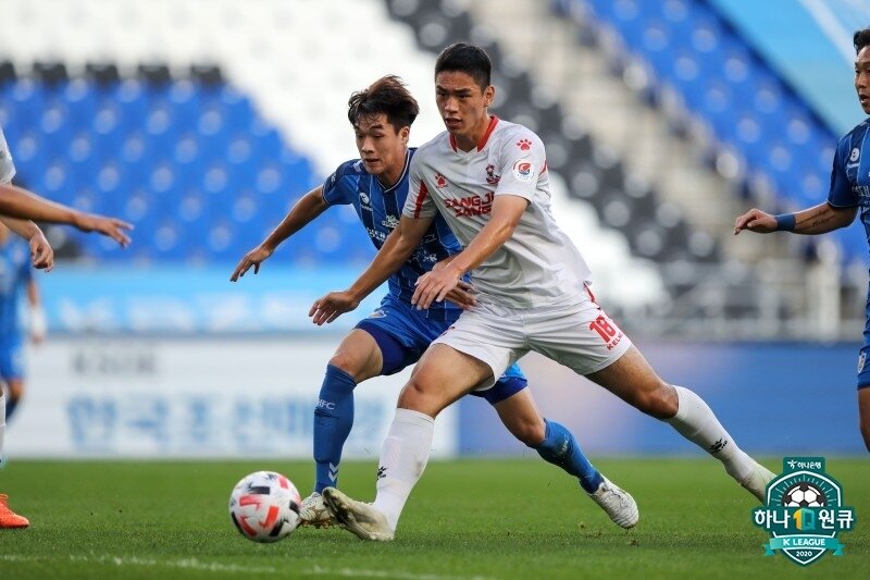 본문 이미지 - 김천 상무에서 활약했던 오세훈(오른쪽)(한국프로축구연맹 제공)ⓒ 뉴스1