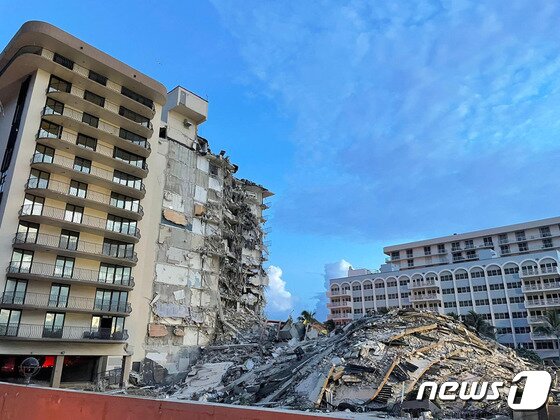 플로리다 아파트 붕괴 참사…사망자 4명·실종자 159명으로 늘어