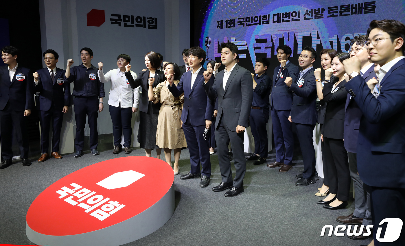 (서울=뉴스1) 오대일 기자 = 이준석 국민의힘 대표가 27일 오후 서울 영등포구 KNK디지털타워 복지TV 스튜디오에서 열린 제1회 국민의힘 대변인 선발 토론배틀 '나는 국대다' …