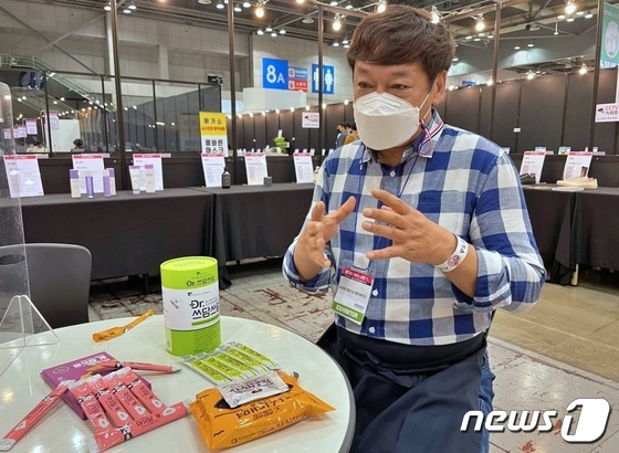 "혼자 먹기 미안해서 강아지와 함께 먹는 라면 만들었죠" - Vimarsana News