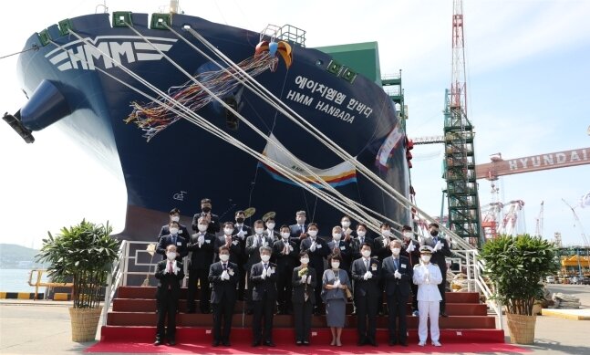 본문 이미지 -  '에이치엠엠 한바다호' 명명식(HMM 제공)ⓒ 뉴스1