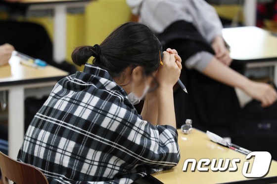 문과생, 국어·영어도 약세 지속…"상위권 이과 쏠림 심화" - Vimarsana News