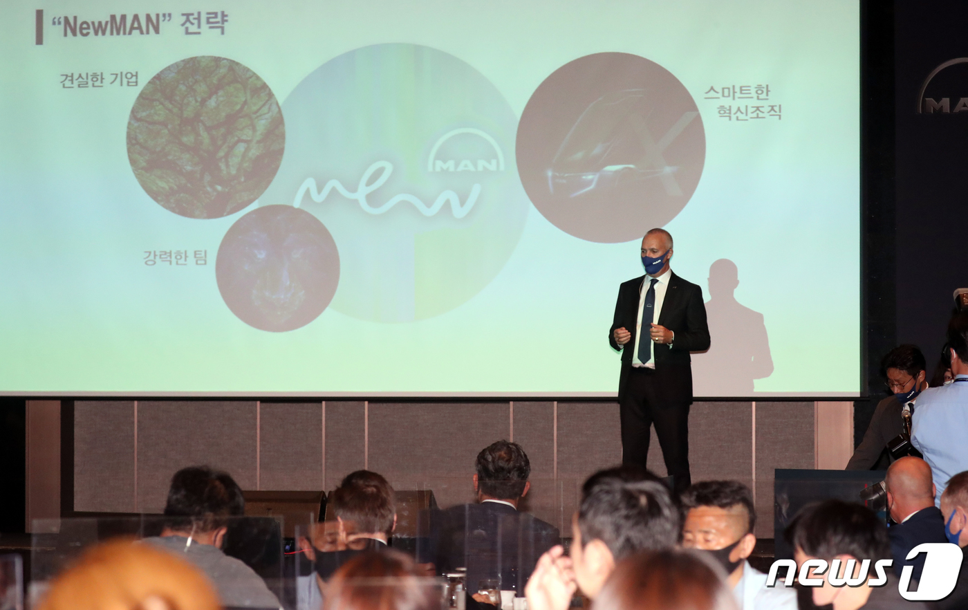 한국기자들 만나는 고란 뉘베그 만트럭버스 그룹 부회장 - 뉴스1