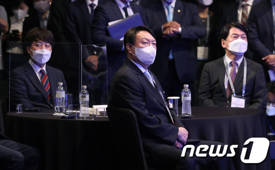 윤석열, 내일 안철수 만난다…국민의힘 외 인사로는 처음(종합) - Vimarsana News