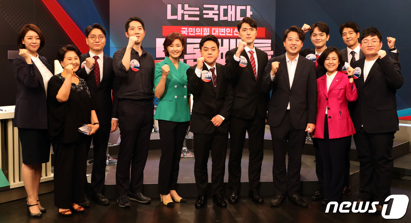 (서울=뉴스1) 국회사진취재단 = 이준석 국민의힘 대표가 30일 서울 중구 TV조선 스튜디오에서 열린 국민의힘 대변인 선발을 위한 토론 배틀 '나는 국대다(국민의힘 대변인이다)' …