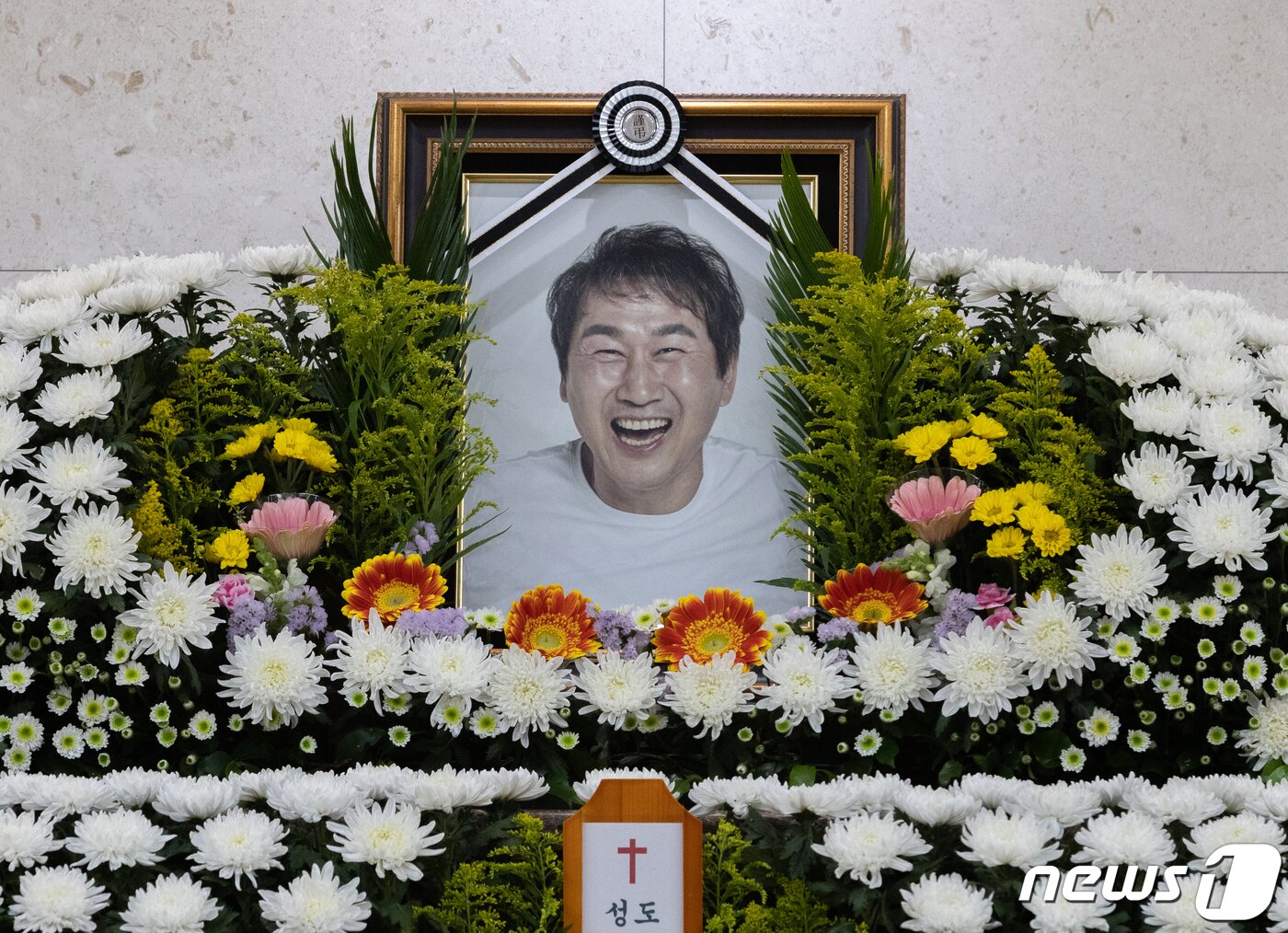 본문 이미지 - 7일 오후 서울 송파구 서울아산병원 장례식장에 故 유상철 전 인천 유나이티드 감독의 빈소가 마련돼 있다. 유 전 감독은 지난 2019년 췌장암 진단을 받고 활동을 중단한 채 치료에 전념해 왔다. 2021.6.7/뉴스1 ⓒ News1 이재명 기자