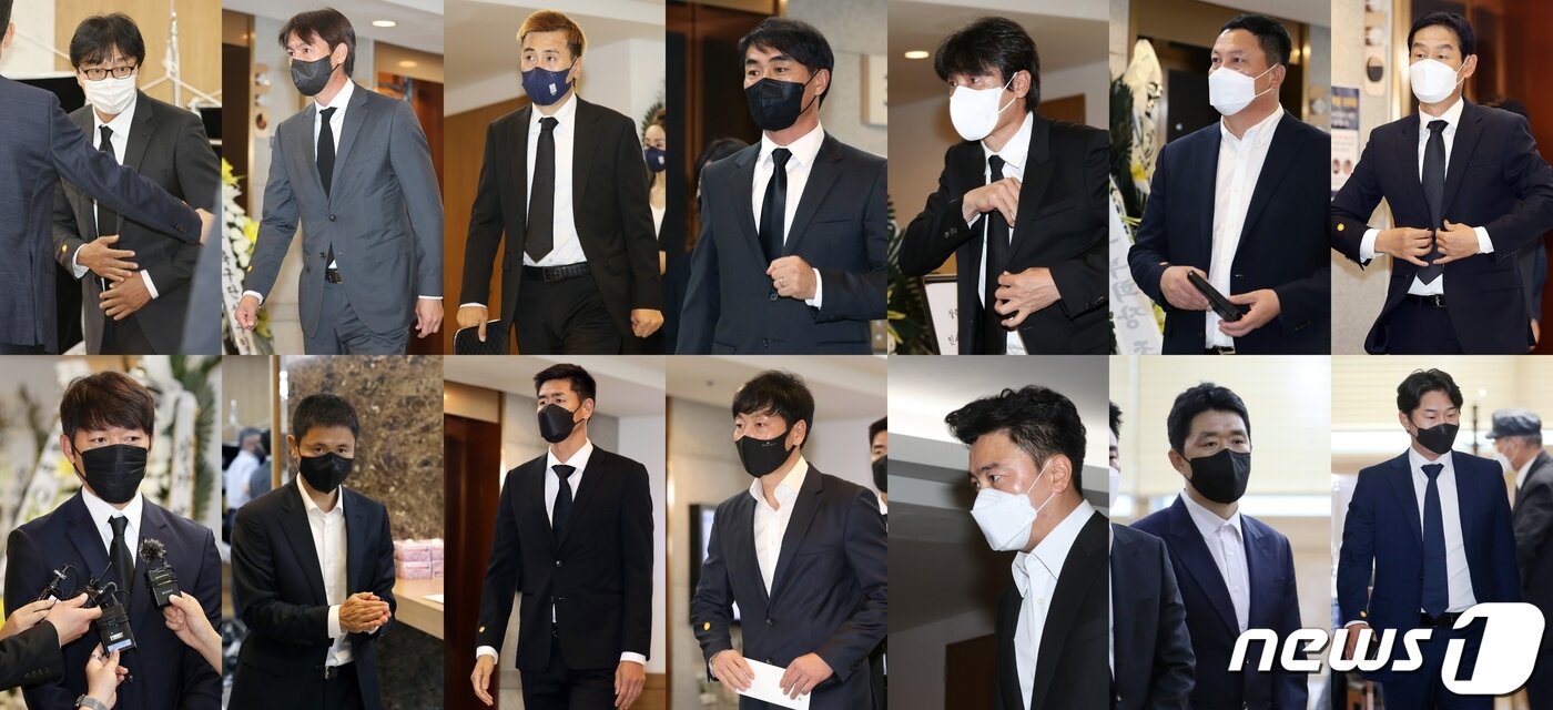 본문 이미지 - 8일 오후 서울아산병원 장례식장에 마련된 고(故) 유상철 전 인천 유나이티드 감독의 빈소에 2002년 한일월드컵 4강 신화의 주역들이 빈소를 찾아 조문했다.  2021.6.8/뉴스1 ⓒ News1 김진환 기자