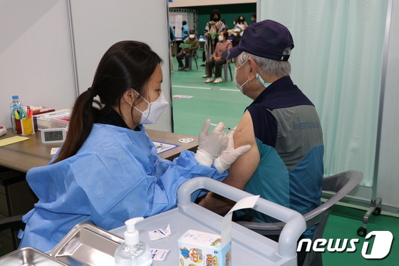 정은경 "이번주 내 1300만명 접종 예상"…6월말 예상보다 2주일 빨라 - Vimarsana News