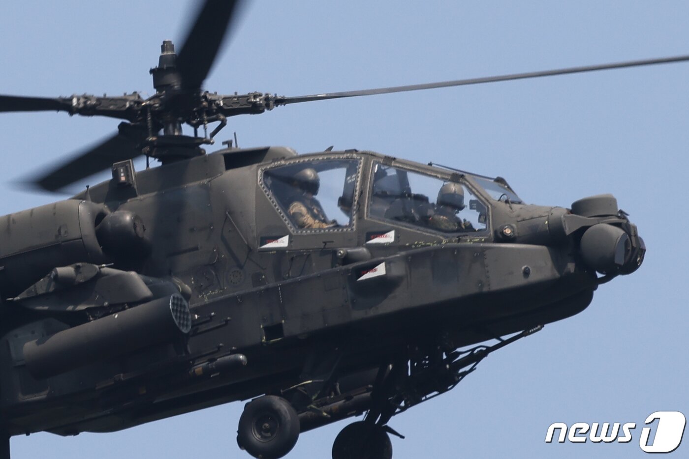 본문 이미지 - 미군이 운용하는 AH-64 '아파치' 헬기. (자료사진) ⓒ 뉴스1