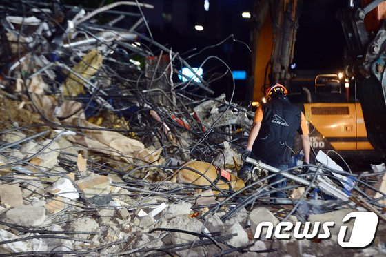 광주 학동 붕괴참사 철거업체 부당 선정한 공무원 벌금 200만원 - 뉴스1