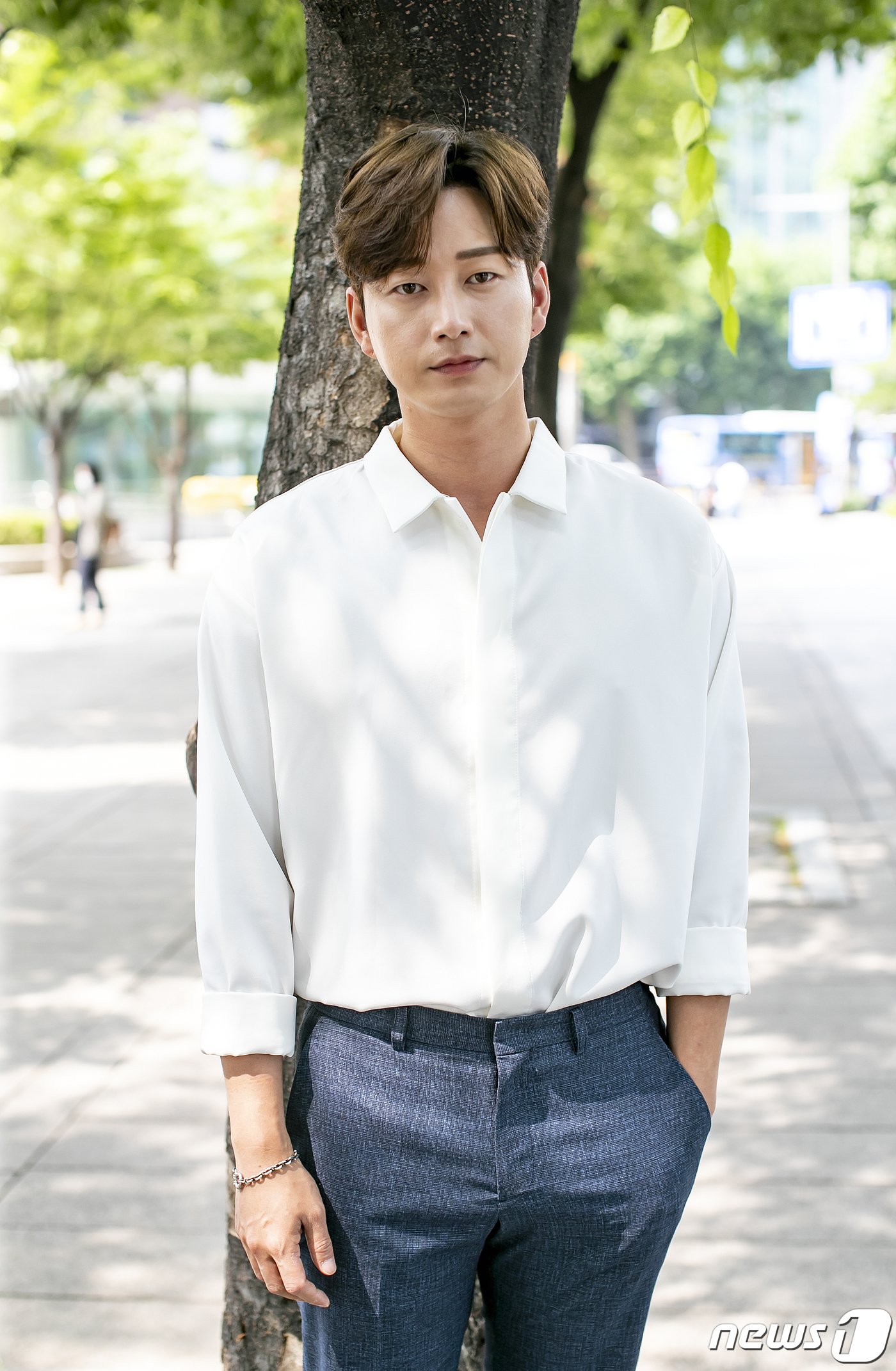 본문 이미지 - 최근 종영한 tvN 토·일 드라마 '마인'에서 열연을 펼친 배우 이현욱이 서울 종로구 뉴스1본사에서 열린 인터뷰에 앞서 포즈를 취하고 있다. /뉴스1 ⓒ News1 김진환 기자