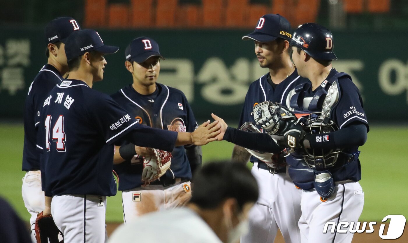 본문 이미지 - 강력한 타선을 앞세워 키움 히어로즈를 잡은 두산 베어스. /뉴스1 ⓒ News1 김기태 기자