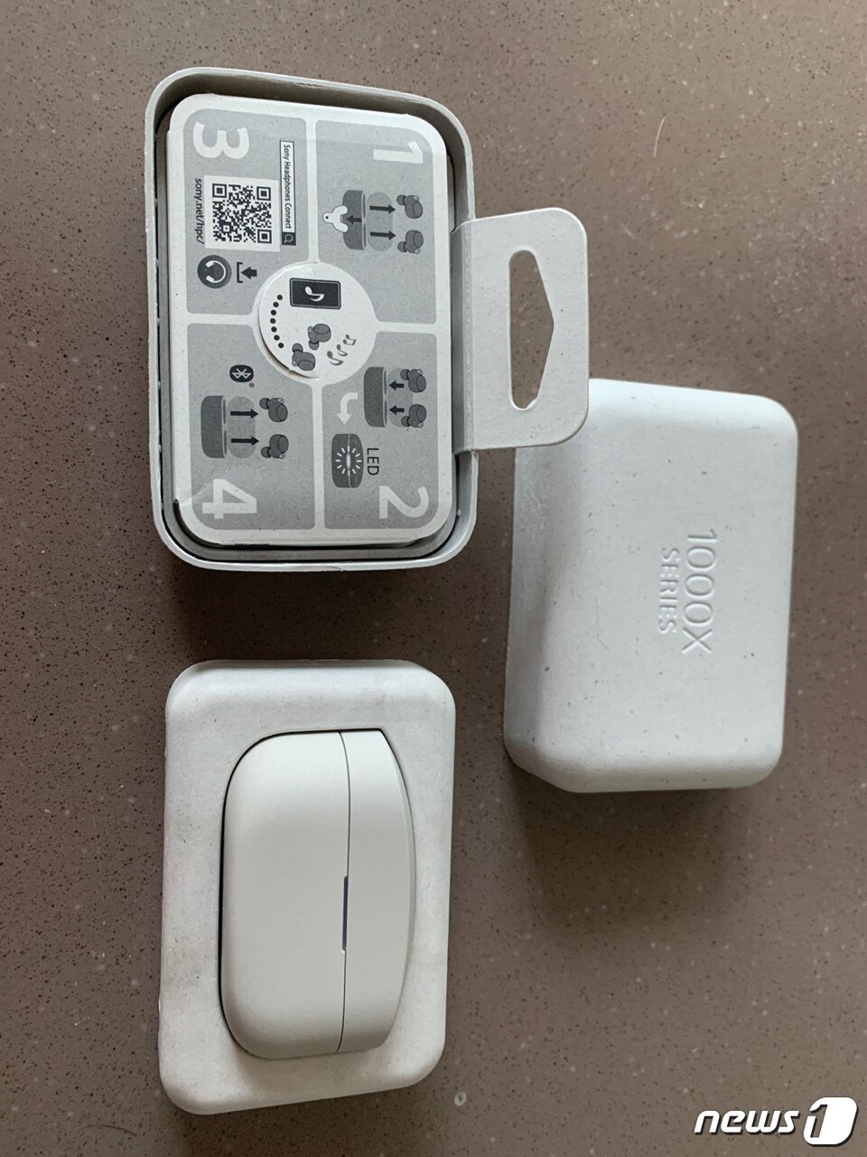 본문 이미지 - 소니가 최근 출시한 새로운 무선이어폰 'WF-1000XM4'.ⓒ 뉴스1