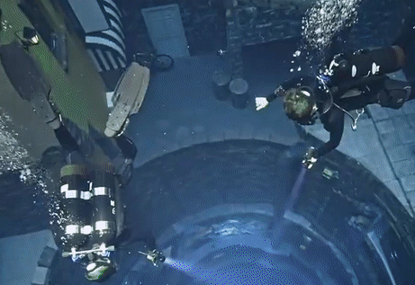 본문 이미지 - 수심 60m의 세계에서 가장 깊은 수영장이 최근 두바이에서 개장했다. (딥다이브두바이 갈무리) ⓒ 뉴스1