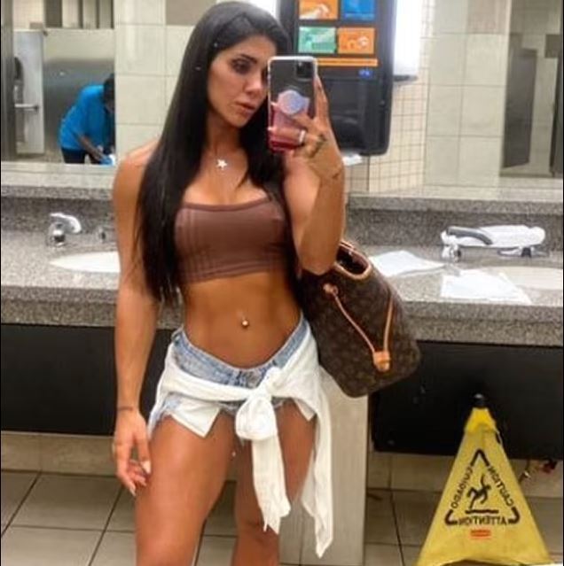 본문 이미지 - 비행기에서 탑승 금지를 당했을 당시 사이피나르가 입고 있던 옷. (인스타그램 갈무리) ⓒ 뉴스1